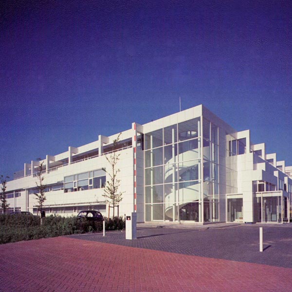 Bedrijfspand-IWDS-Waalwijk-architect-F.P. Dansen